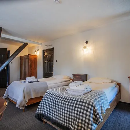 Pod Czarnym Labedziem Bed & Breakfast Rydzewo