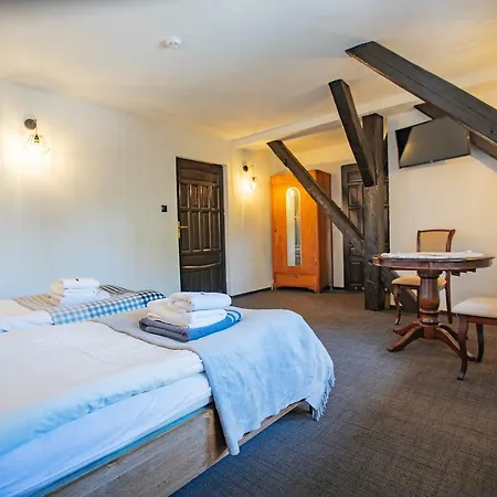 Pod Czarnym Labedziem Bed & Breakfast Rydzewo