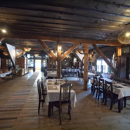 Pod Czarnym Labedziem 4*