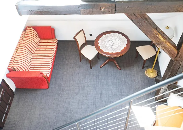 Pod Czarnym Labedziem 4*