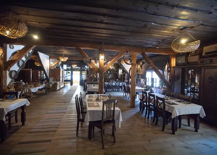 Pod Czarnym Labedziem 4*